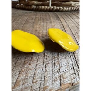 80's Enamel Clip On Earrings Yellow Wavy‎ Organic